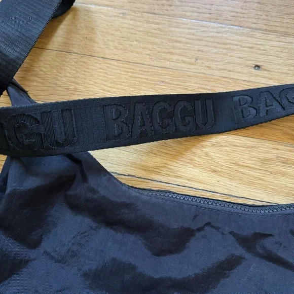 BAGGU Medium Nylon Crescent Bag - Picture 9 of 10